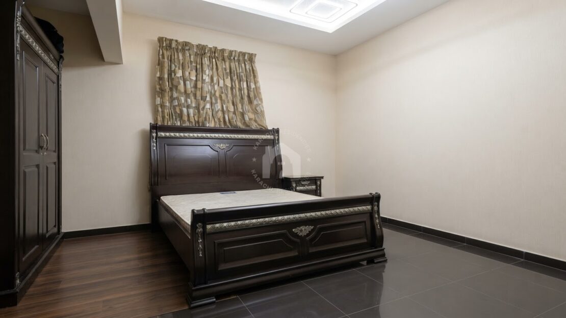 Bedroom Soldier Bazaar No. 3, dark wood furniture