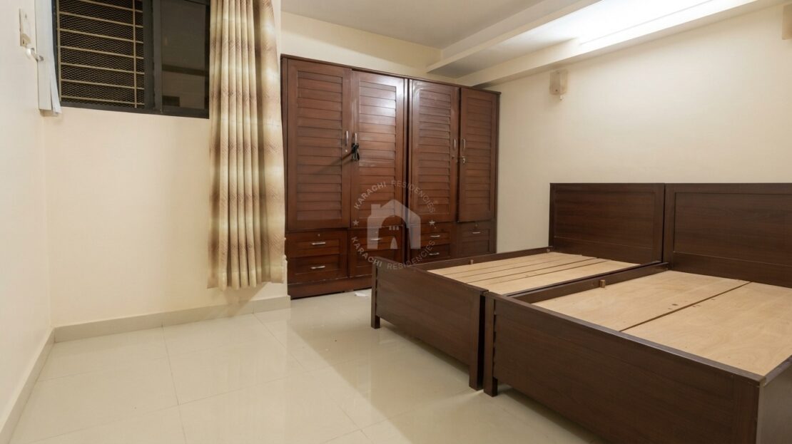 Bedroom Soldier Bazaar No. 3, twin beds