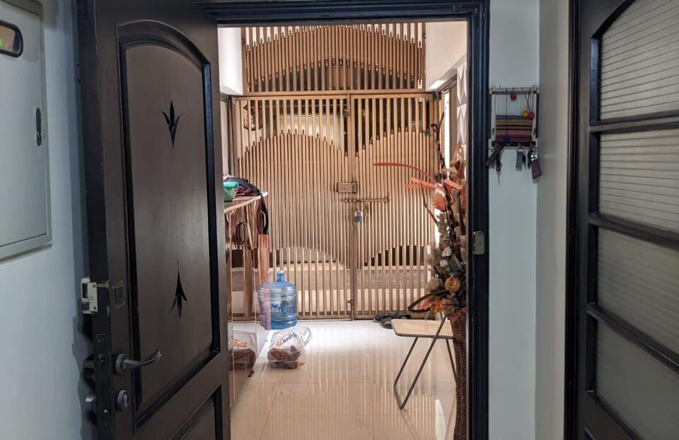 PECHS Block 3 apartment for sale