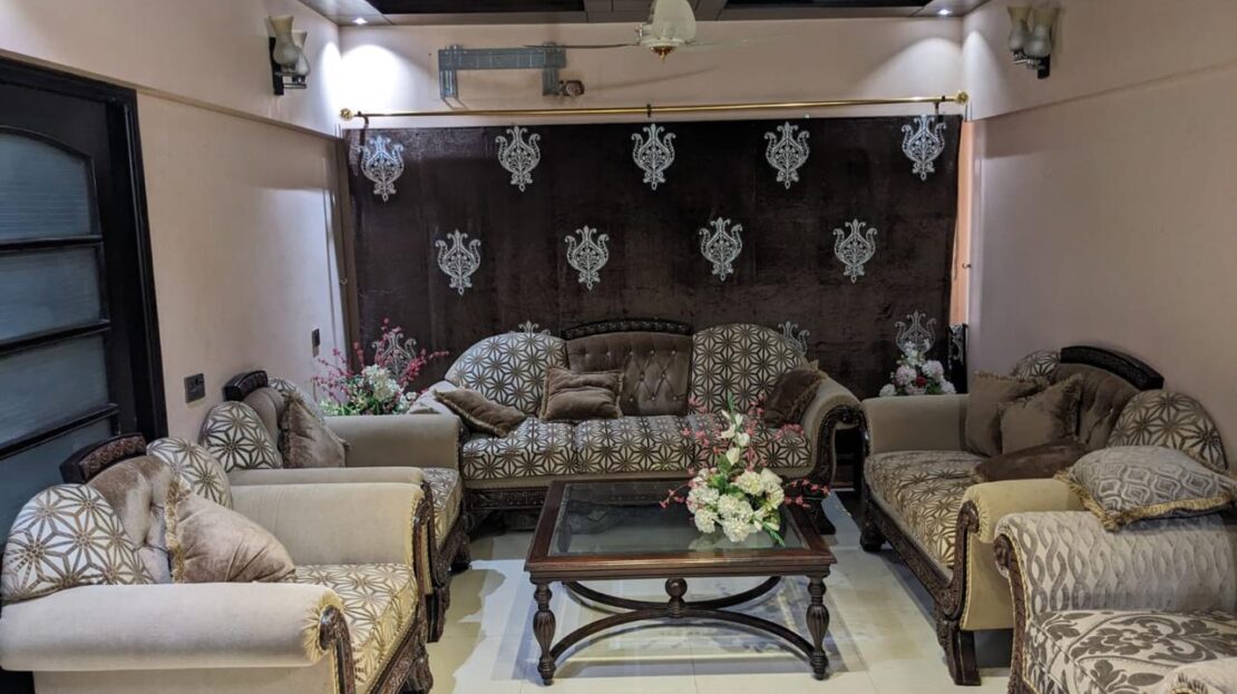 Lounge for sale PECHS