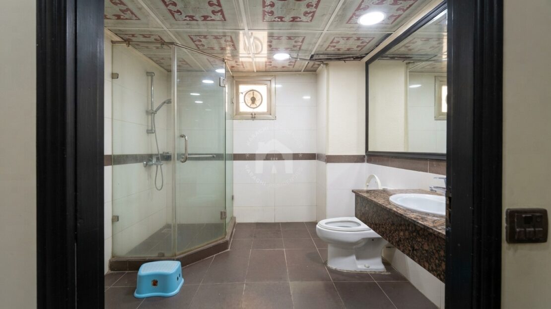 Bathroom with corner shower – PECHS Block 3 apartment