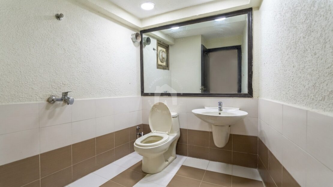 Washroom – PECHS Block 3 apartment