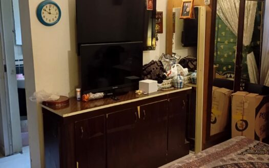 Spacious 4-Bedroom Flat with 1000 Sq. Yards Roof for Sale – Ideal for Living or Investment