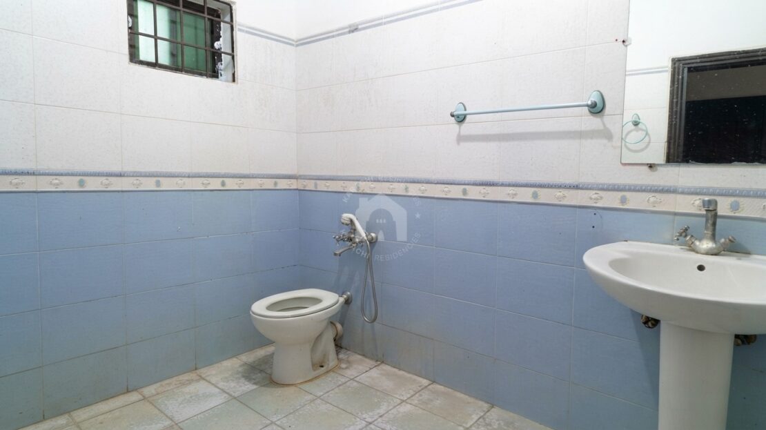 Luxury Apartment for Sale in PECHS Block 3 - Bathroom