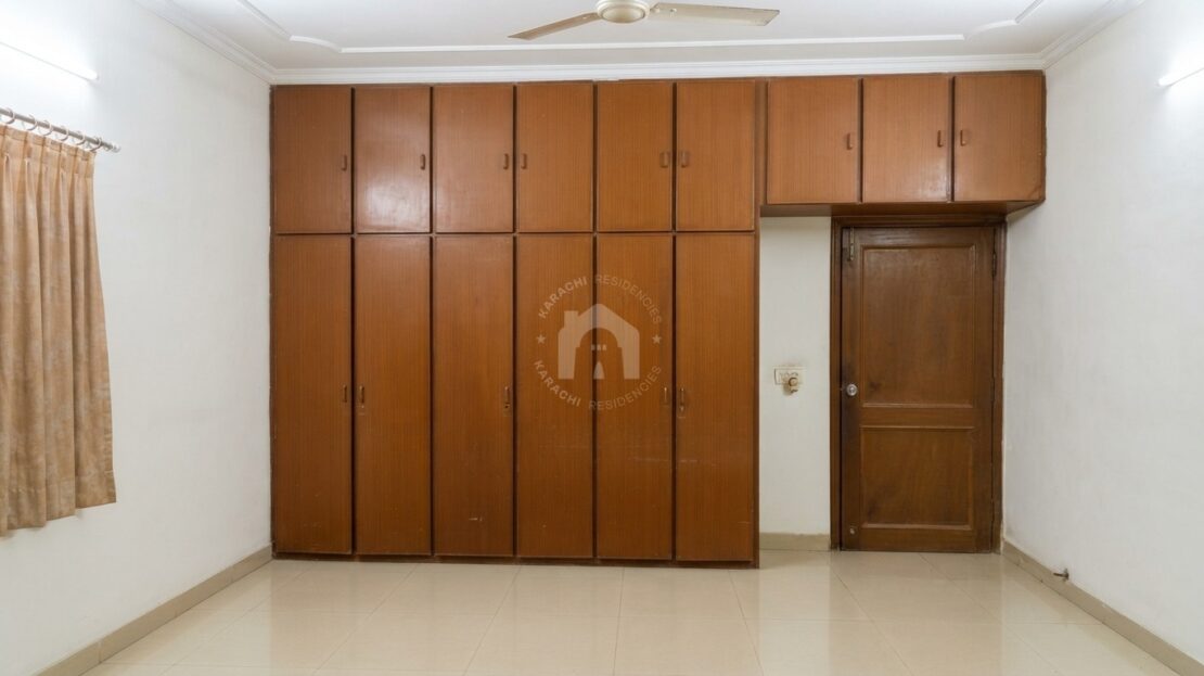 Luxury Apartment for Sale in PECHS Block 3 - Bedroom wardrobe/door