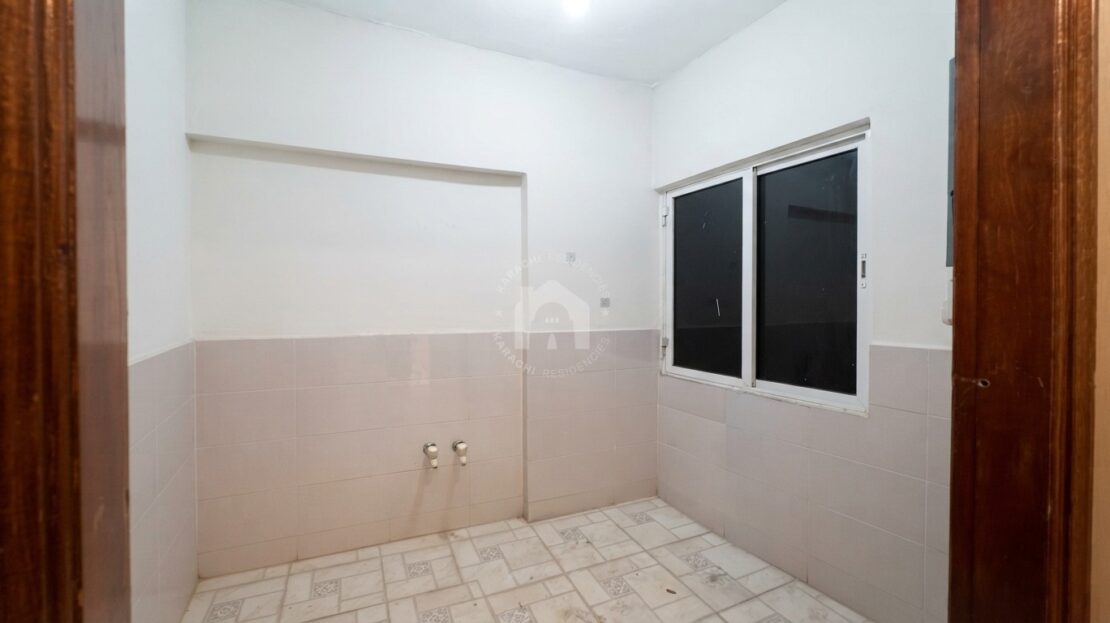 Luxury 3 Bed DD for Sale in High-Rise Building - Bathroom entry view