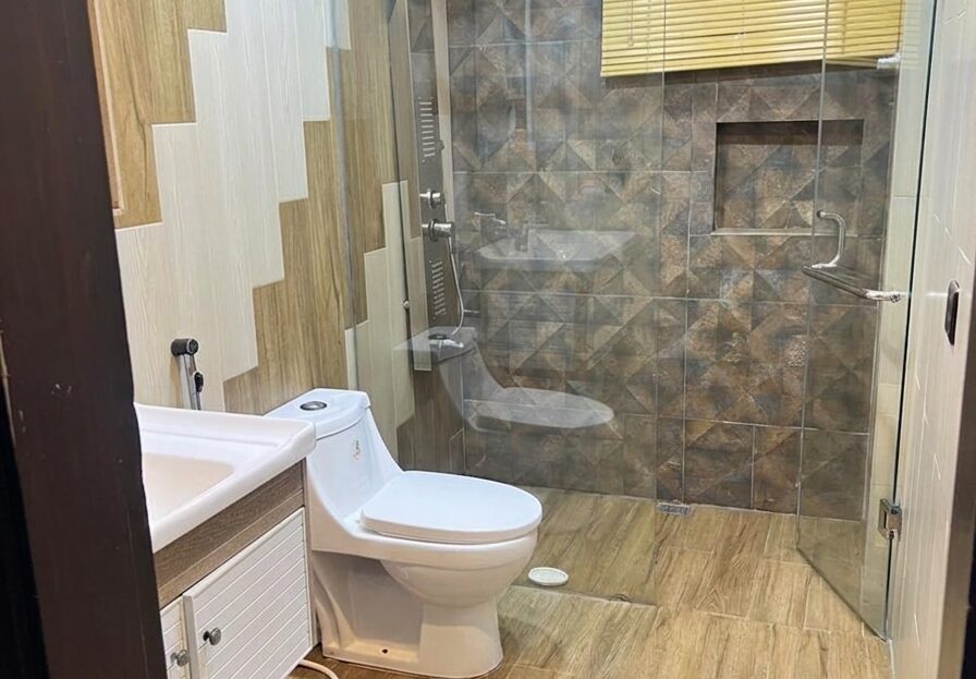 4 Bed Luxury Apartment PECHS Block 3 - Bathroom (Walk-in Shower) (Empty)
