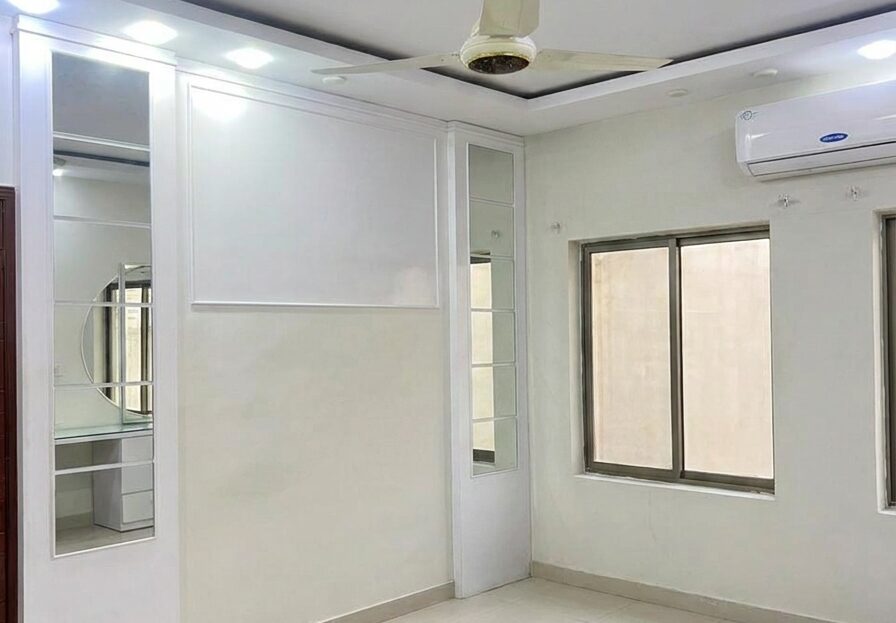 4 Bed Luxury Apartment PECHS Block 3 - Bedroom (Dressing Area)