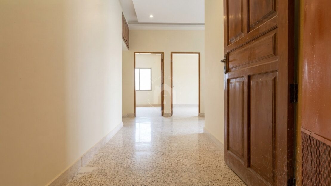 3 bed apartment for sale in prime location, Karachi - hallway