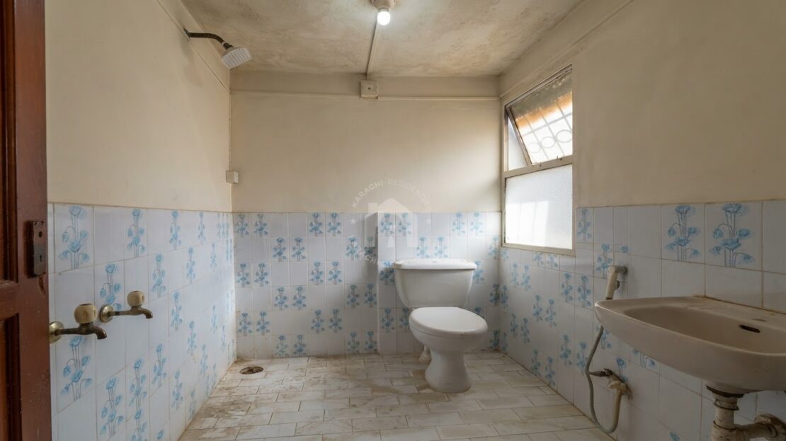 3 bed apartment for sale in prime location, Karachi - bedroom corridor view