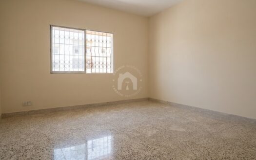 3 bed apartment for sale in prime location, Karachi - empty room with corner window